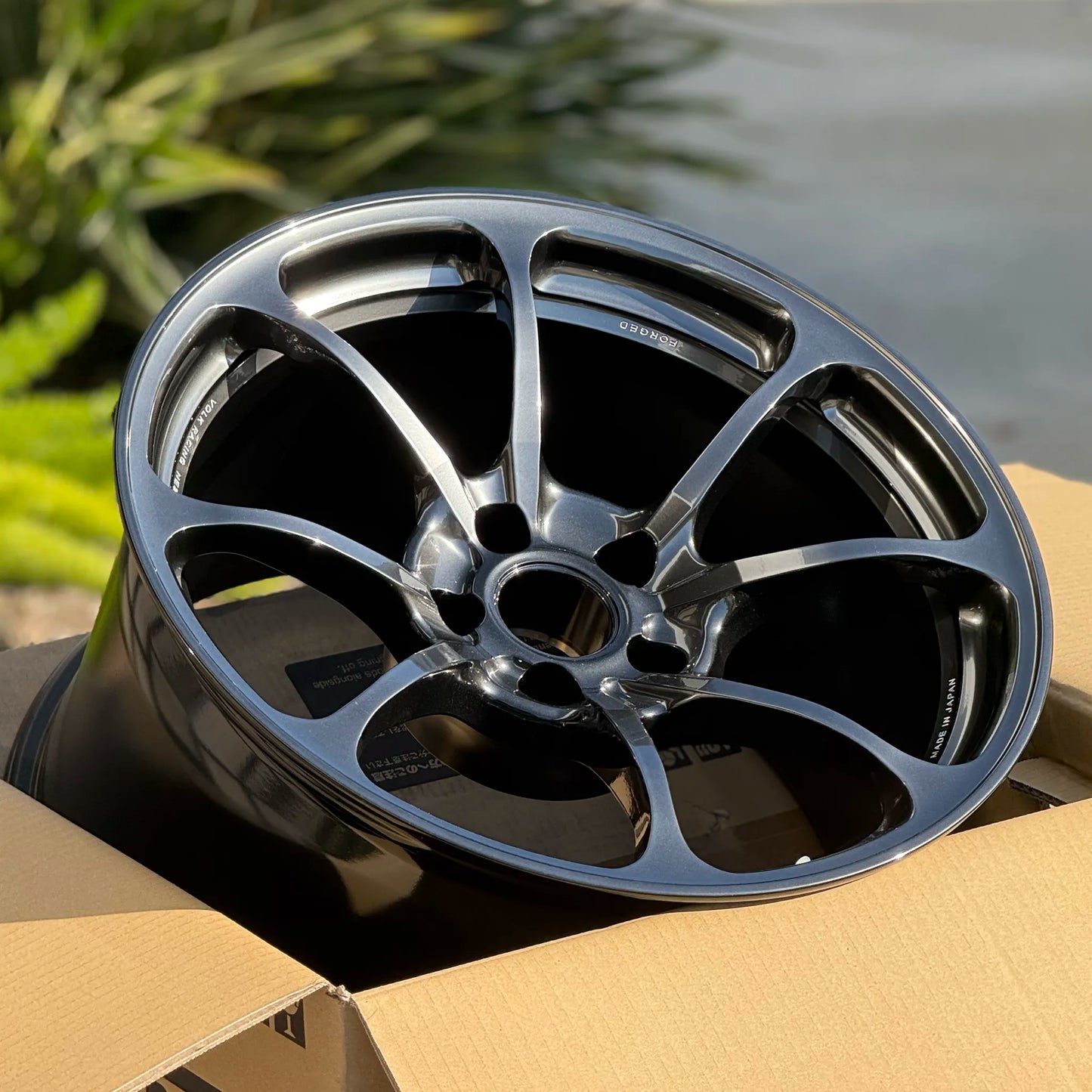 Volk Racing NE24 18x10.5 +15 5x114.3 Shining Black Metal (SET)