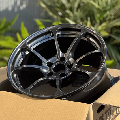 Volk Racing NE24 18x10.5 +15 5x114.3 Shining Black Metal (SET)