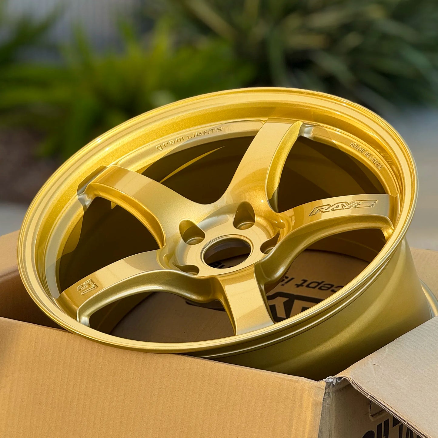 Gram Lights 57CR 18x9.5 +38 5x100 E8 Gold (SET)