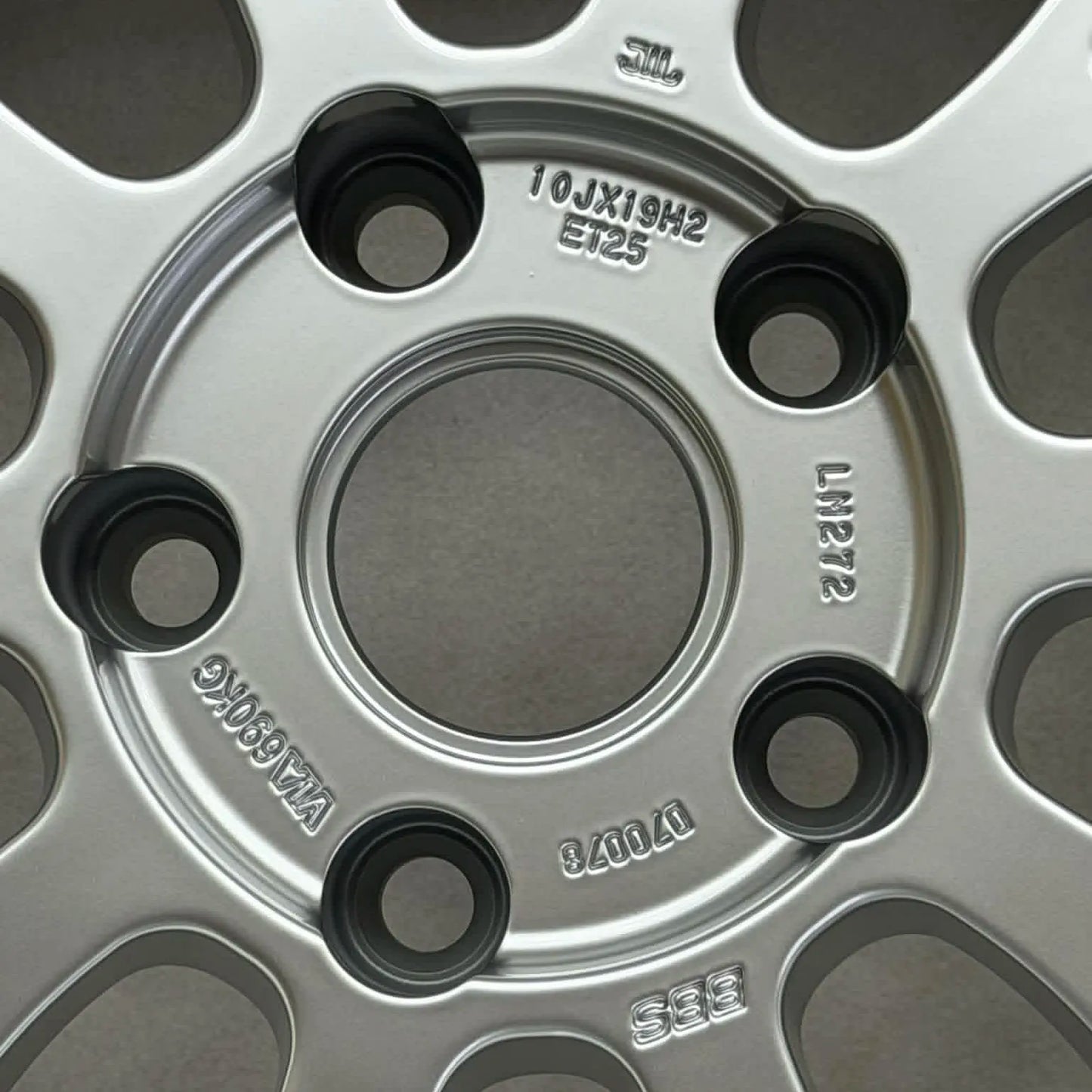 BBS LM 19x8.5 +18, 19x10 +25 5x120 Diamond Silver (SET)