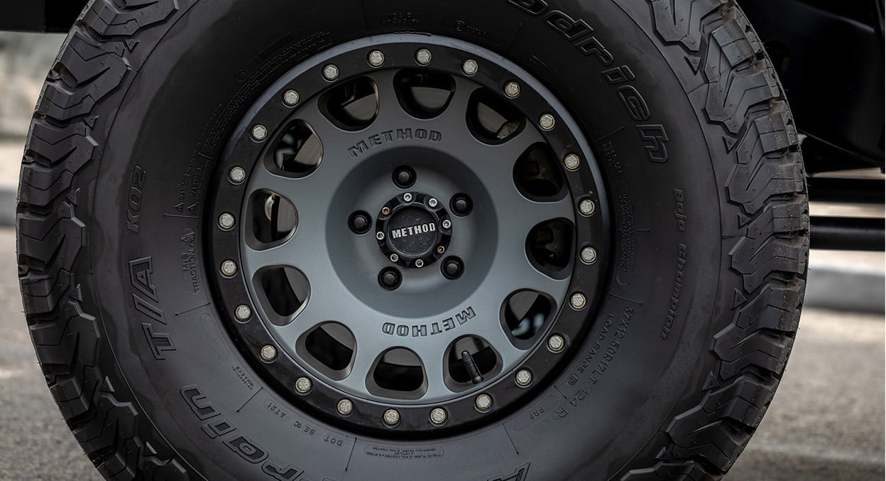 (set of 4) Method MR305 NV Titanium - Matte Black Lip | 17x8.5" +0mm | 6x135mm Wheel