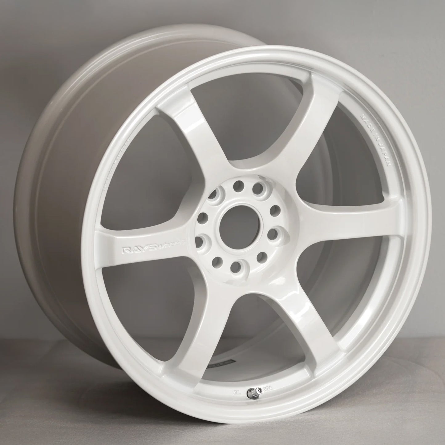 Gram Lights 57DR 18x9.5 +38 5x114.3 Ceramic Pearl White