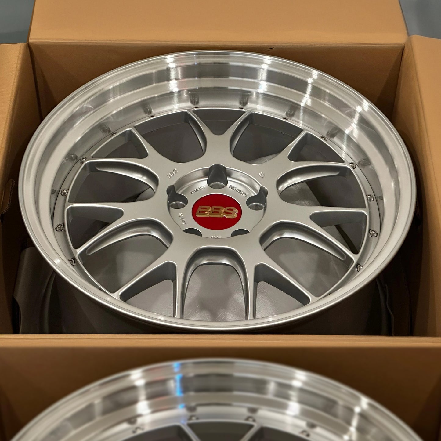 BBS LM-R 20x9.5 +23, 20x11 +40 5x120 Diamond Silver (SET)