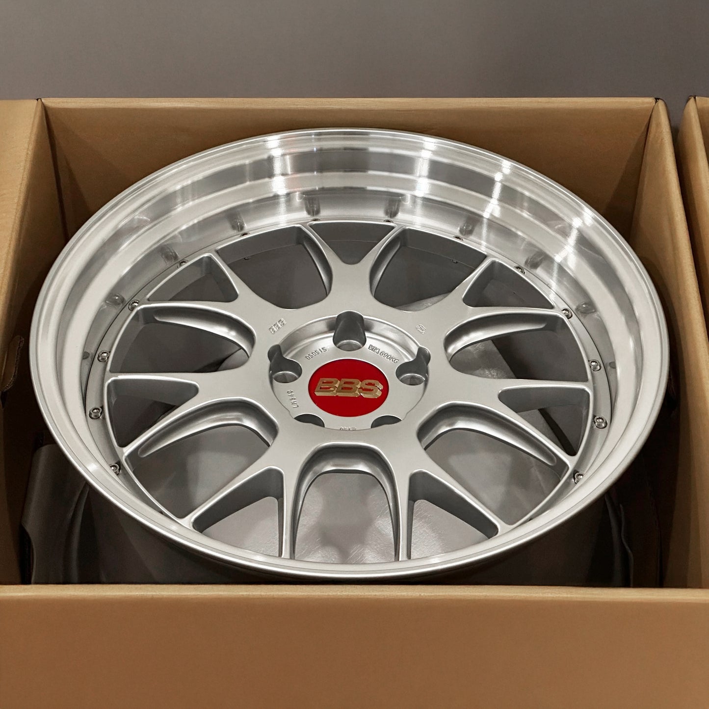 BBS LM-R 20x10 +12, 20x11 +14 5x112 Diamond Silver (SET)