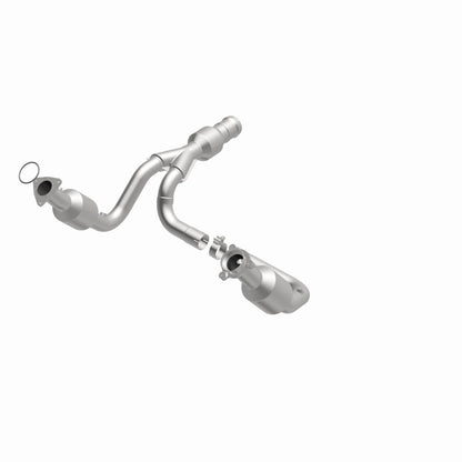 Magnaflow OEM Grade Direct-Fit Catalytic Converter | GMC Yukon XL 6.2L (52617)