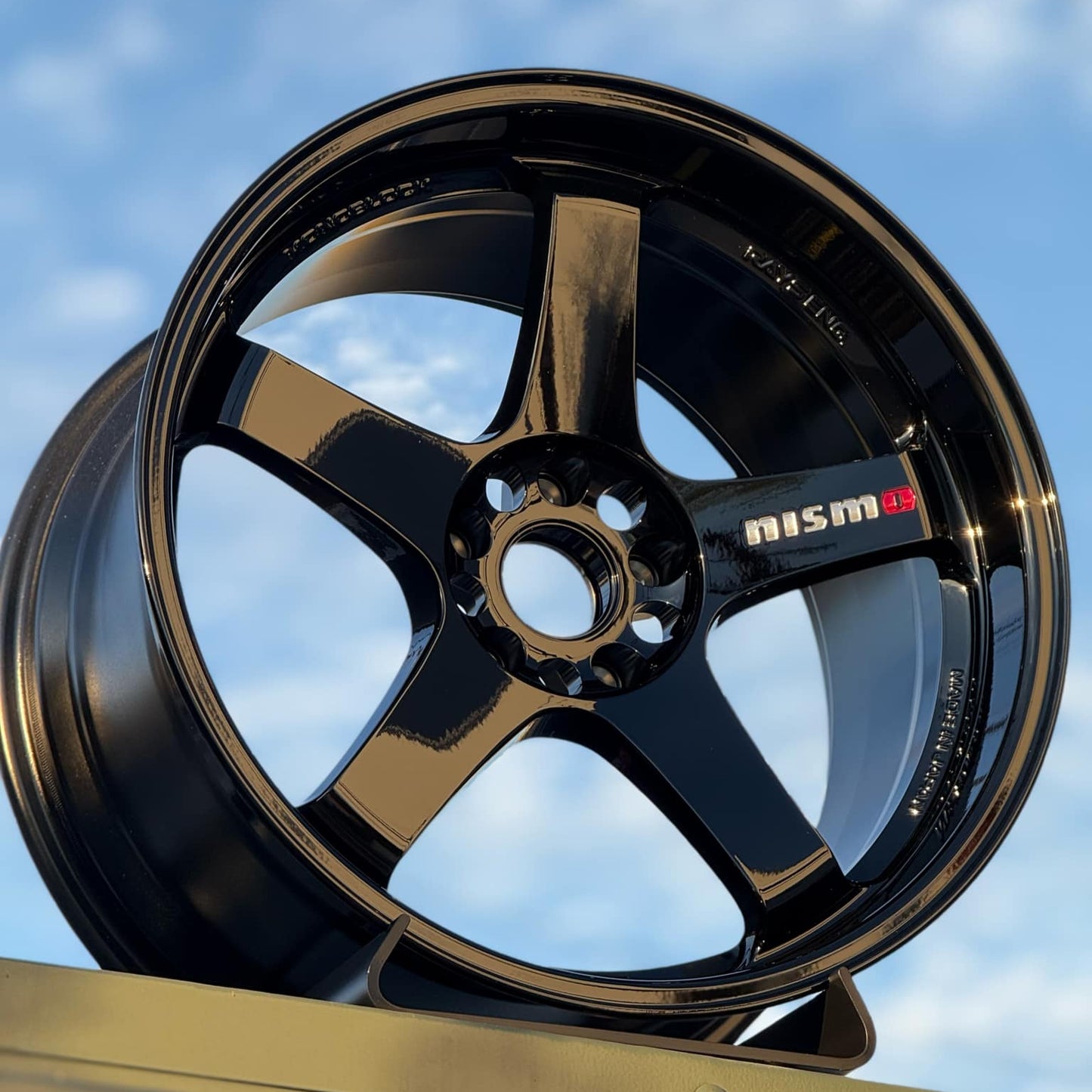 Nismo LMGT4 18x10.5 +15 5x114.3 Black (SET)