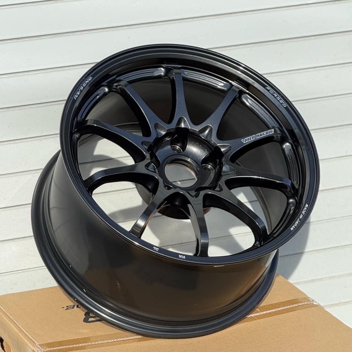 Volk Racing CE28N-Plus 17x9 +22 5x114.3 Diamond Dark Gunmetal (SET)