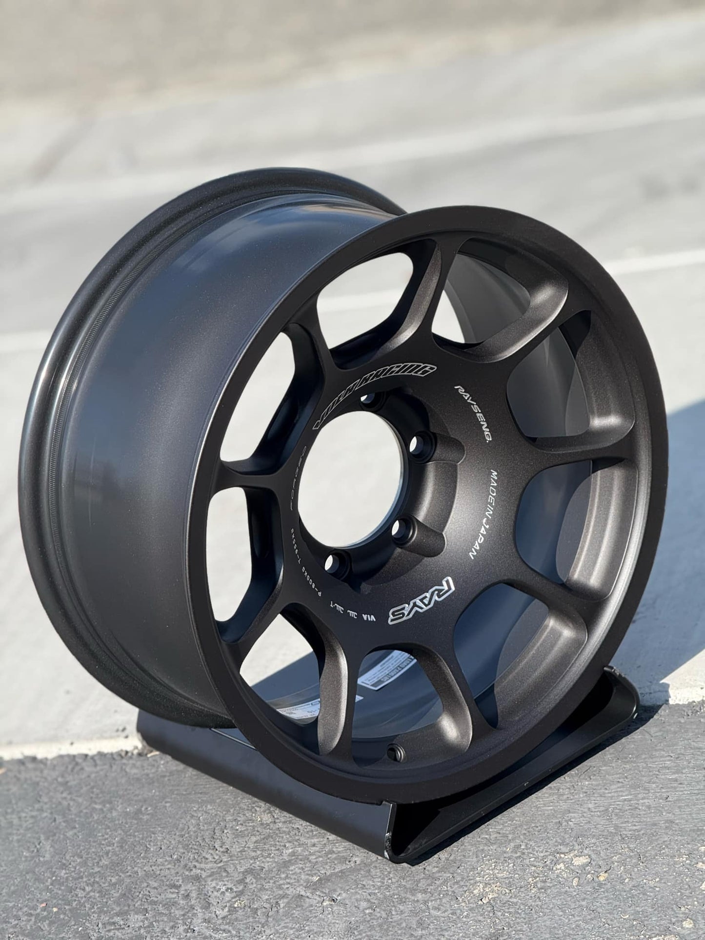 Volk Racing ZE40X 17x8.5 -10 6x139.7 Blast Black (SET)