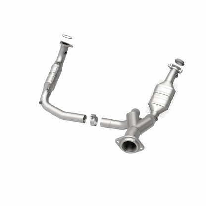 MagnaFlow OEM Catalytic Converter | Escalade 07-10, Silverado 07-13 (49631)