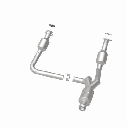 MagnaFlow OEM-Grade Catalytic Converter | GMC Sierra 14-16, Chevy Silverado 16-18 (52642)