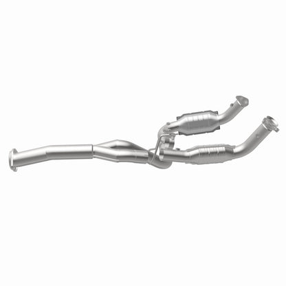 MagnaFlow OEM D&F Catalytic Converter | Silverado 2500HD/3500HD / Sierra 2500HD/3500HD (21-252)