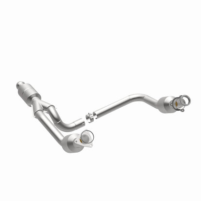 MagnaFlow OEM-Grade Catalytic Converter | GMC Sierra 14-16, Chevy Silverado 16-18 (52642)