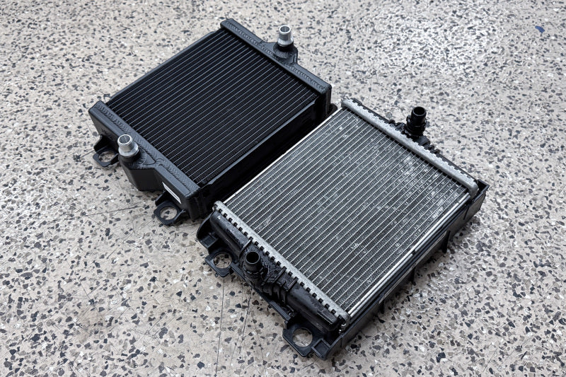 CSF Auxiliary Radiator | BMW F87 M2 / F30/F31/F34 / F22/F23 / G22/G23 (11-24) (8355)