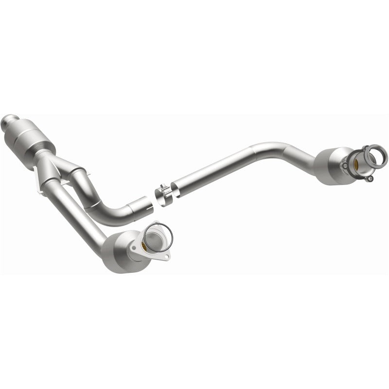MagnaFlow OEM-Grade Catalytic Converter | GMC Sierra 14-16, Chevy Silverado 16-18 (52642)