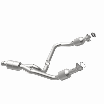 MagnaFlow OEM-Grade Catalytic Converter | GMC Sierra 14-16, Chevy Silverado 16-18 (52642)