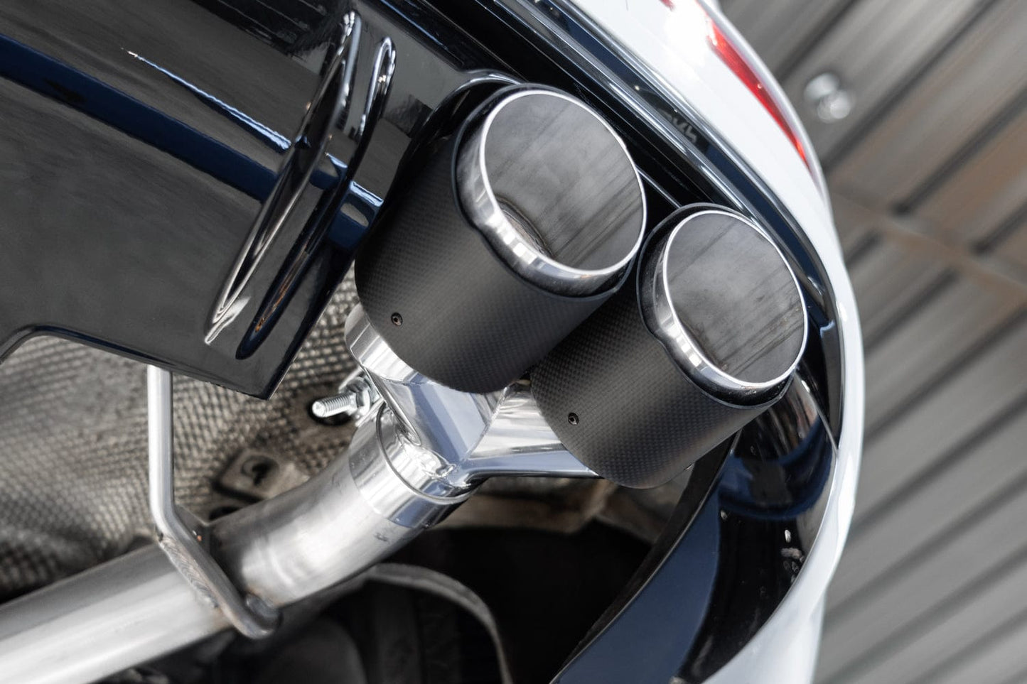 MBRP 2.5" Amor Pro Axle Back Exhaust Quad Rear Exit (Street Profile / Carbon Fiber Tips) - Audi / B8 / SQ5