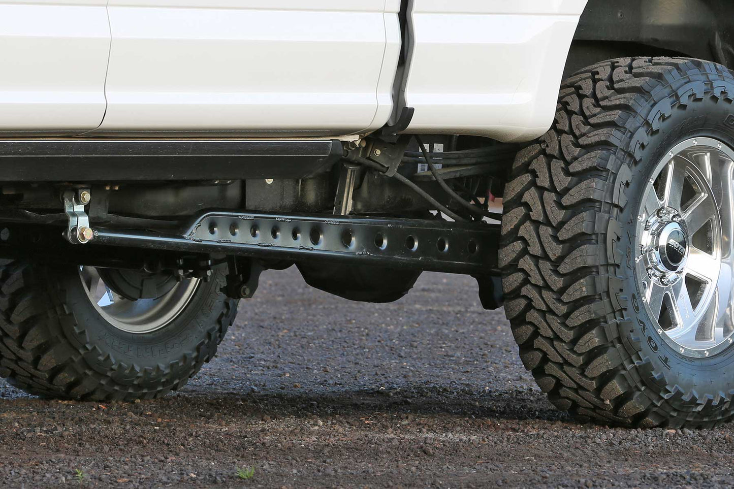 Fabtech Floating Rear Traction Bar System | Ford F250/350 4WD Super Duty (17-21) (FTS62008)