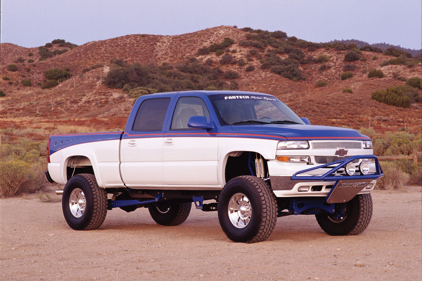 Fabtech 8in Performance System w/ DeLoss Shocks | GM C/K2500HD / C/K3500 Non Dually (01-06) (K1015DL)