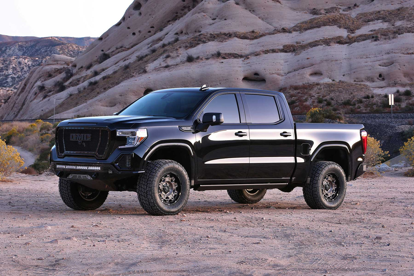 Fabtech 3" Budget Suspension System w/ Dual 2.5" & 2.25" Drop Links | GM C/K1500 Pickup (19-22) (K1126DL)