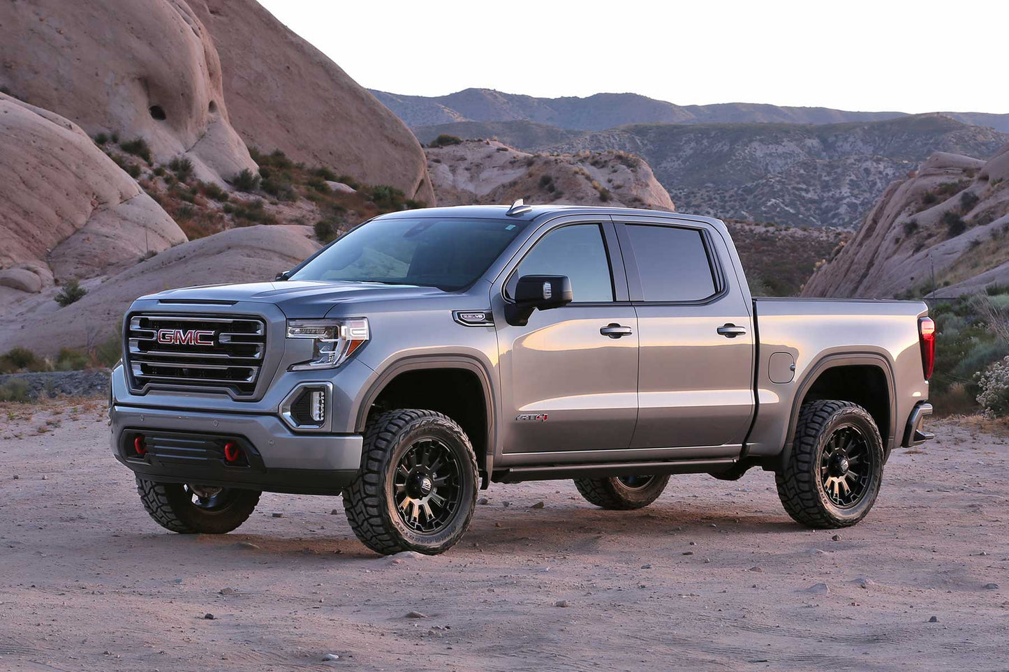 Fabtech 1.5in Budget System w/ 2.5in DL Resi & 2.25in Rear Shocks | GM K1500 Pickup (19-22) w/ Trail Boss/AT4 Package (K1154DL)