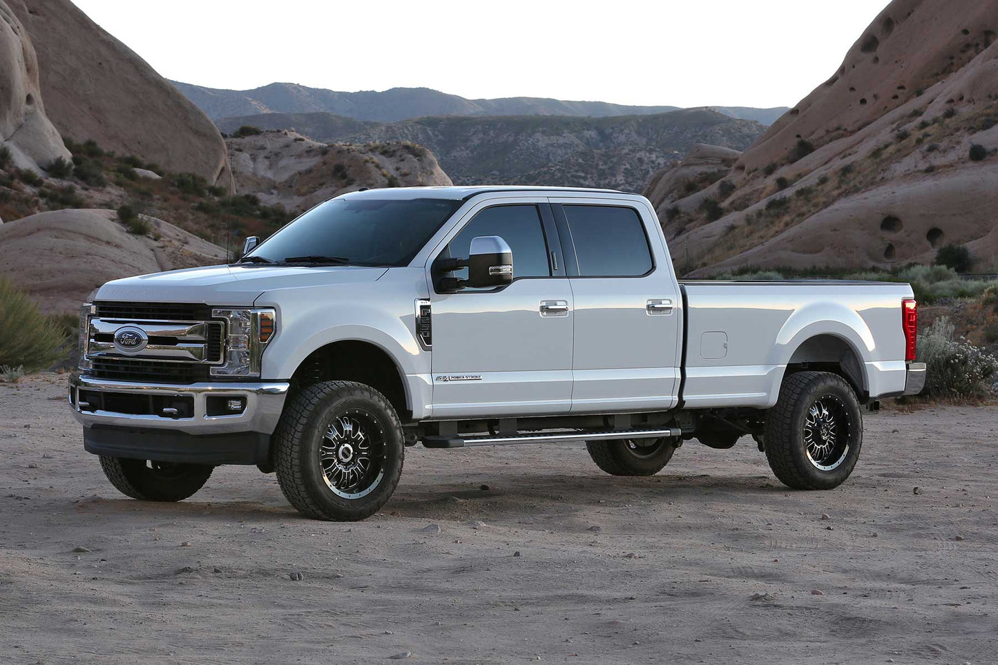 Fabtech 2.5in Basic Coil Kit w/ Perf Shk | Ford F250/F350 4WD Diesel (17-20) (K2333)