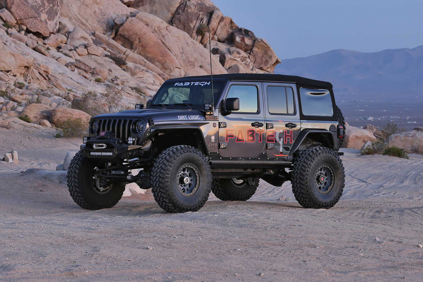 Fabtech 5" Crawler Coilover w/ DLSS 2.5 Coilover Reservoir and Rear DLSS Reservoir | Jeep JL 4-Door (18-20) (K4149DL)