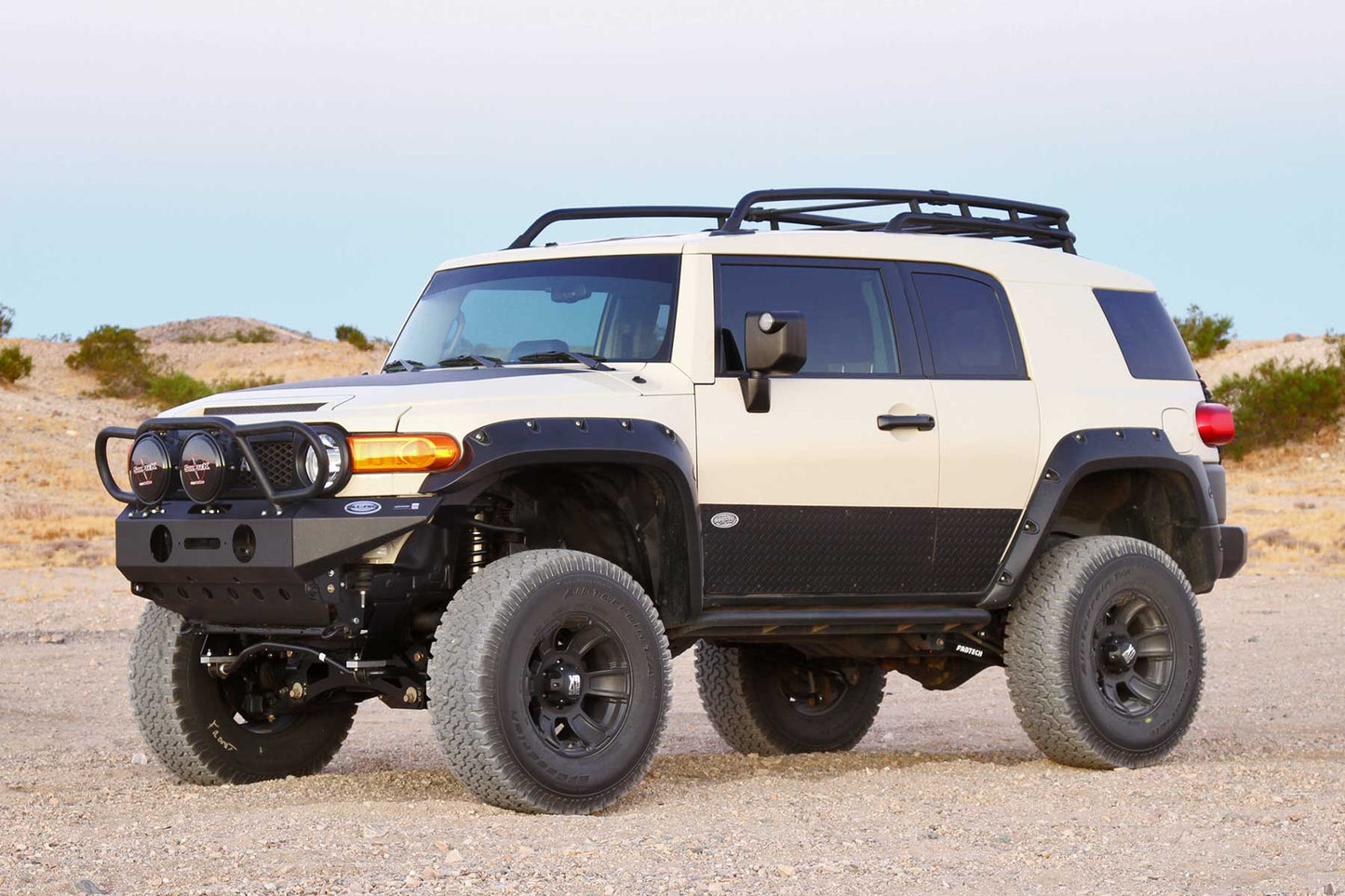 Fabtech 6" Performance Suspension System w/ 2.5" Coilovers & Rear DLSS | Toyota FJ Cruiser 4WD (10-13) (K7025DL)