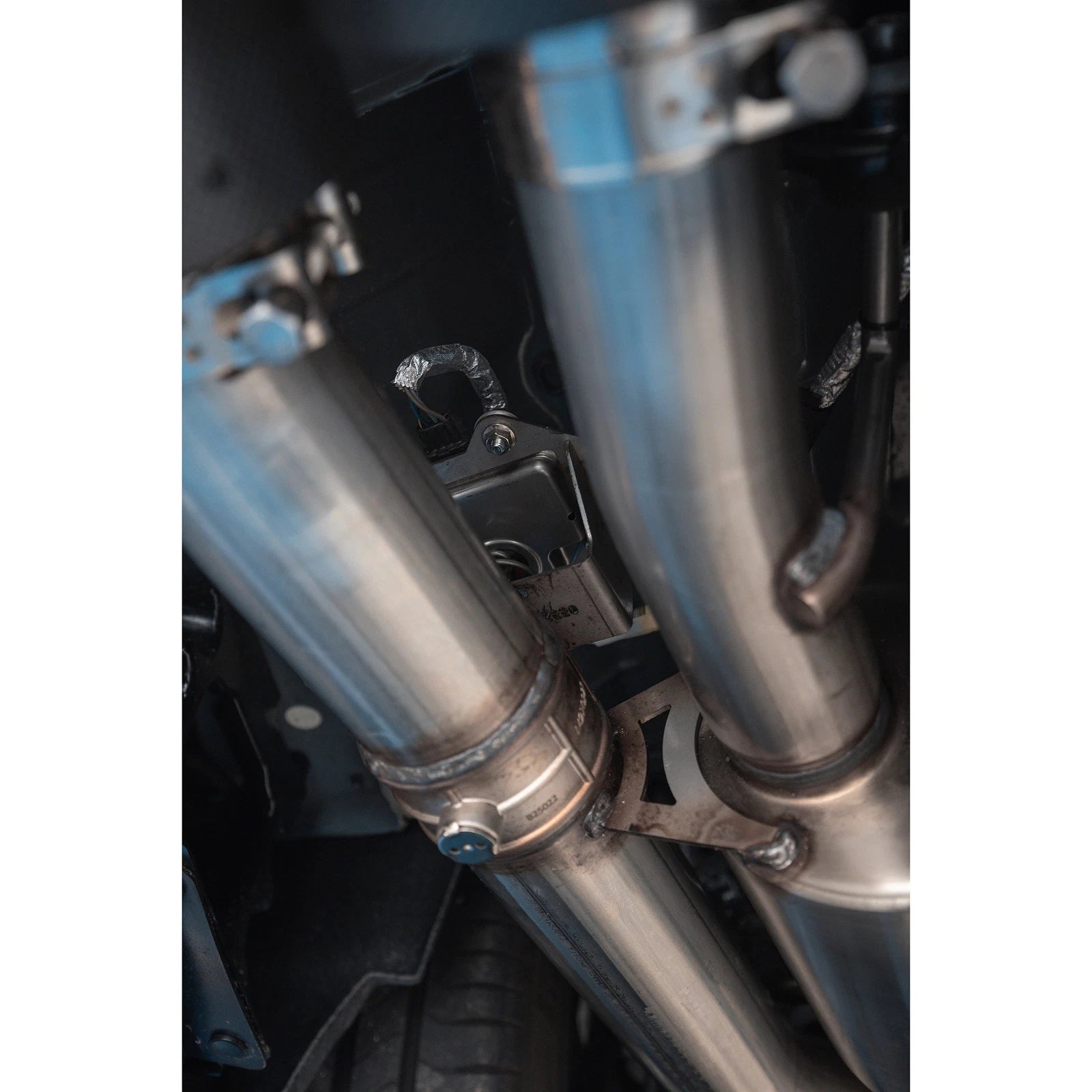 MBRP 2024 Ford Mustang Dark Horse 3in Dual Split Rear Exit Exhaust w/ Quad CF Tips | Ford Mustang (24+) (S72843CF)