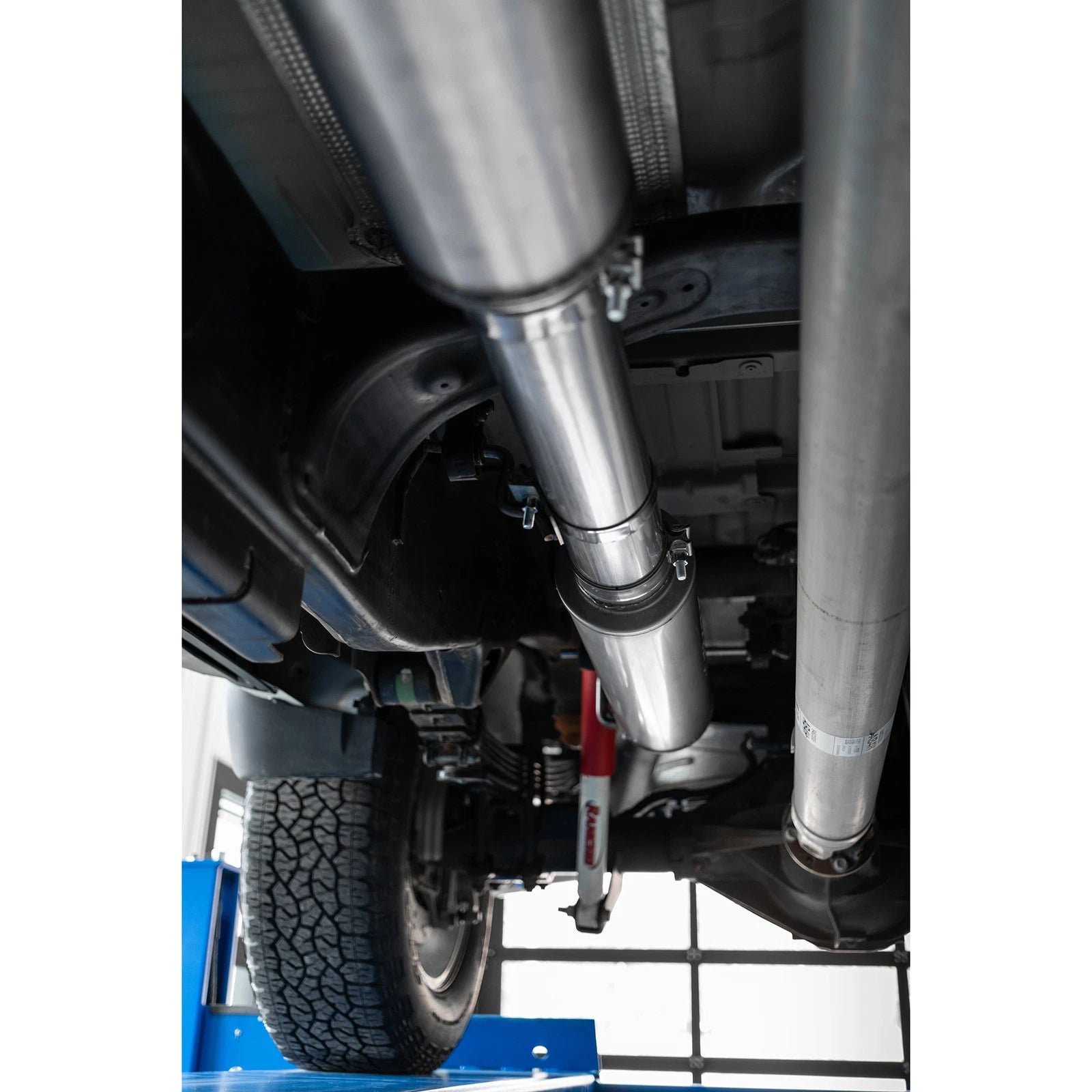 MBRP 4in Single Side Exit Pro Series T304 Exhaust | Chevy/GMC 2500/3500 HD 6.6L V8 (20) (S5093304)