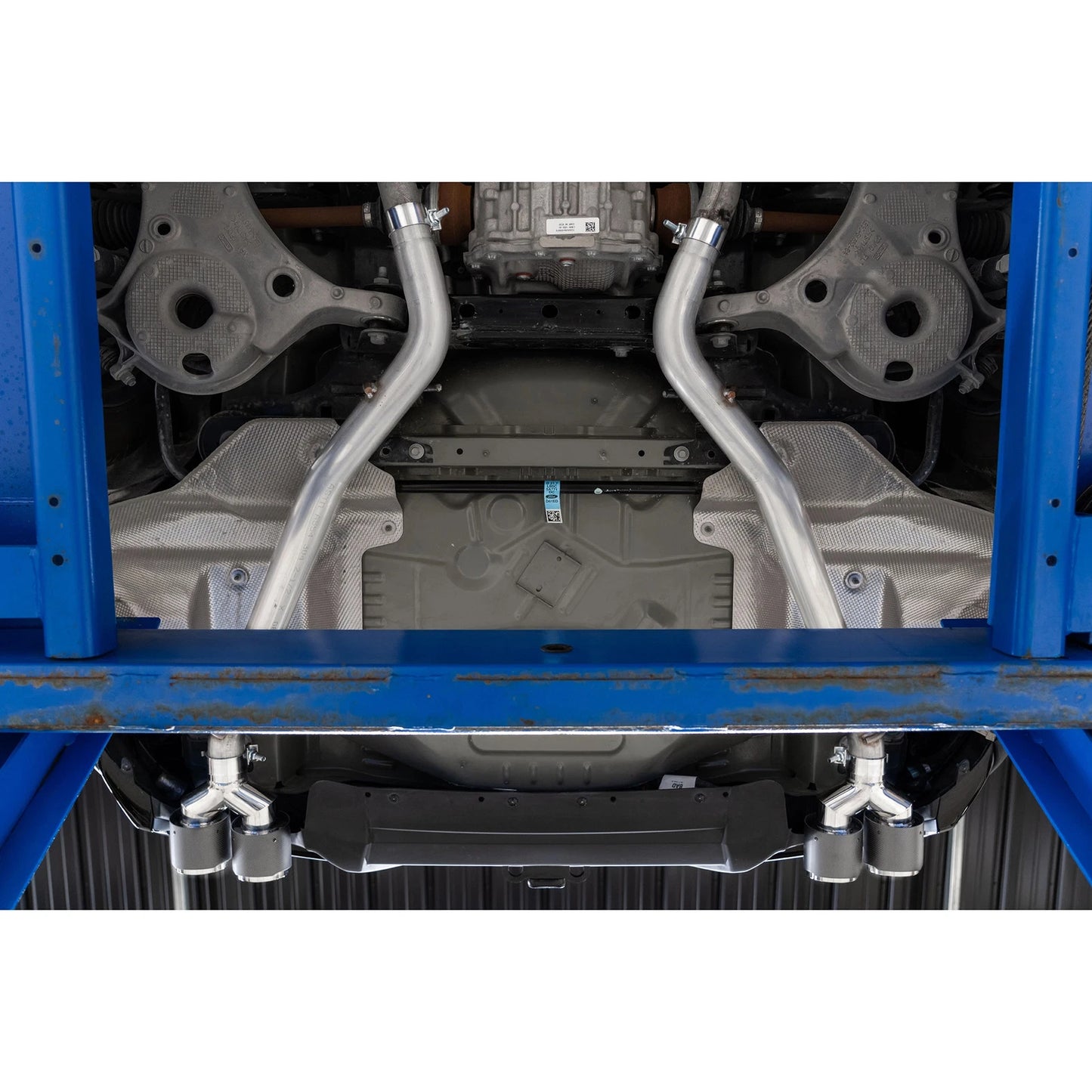 MBRP 2.5in Dual Rear Exit Axle Back w/ Quad CF Tips | Explorer ST 20-21 (S52033CF)