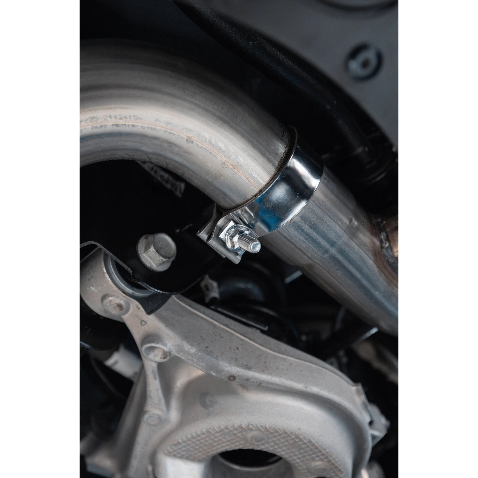 MBRP 2024 Ford Mustang Dark Horse 3in Dual Split Rear Exit Exhaust w/ Quad CF Tips | Ford Mustang (24+) (S72843CF)
