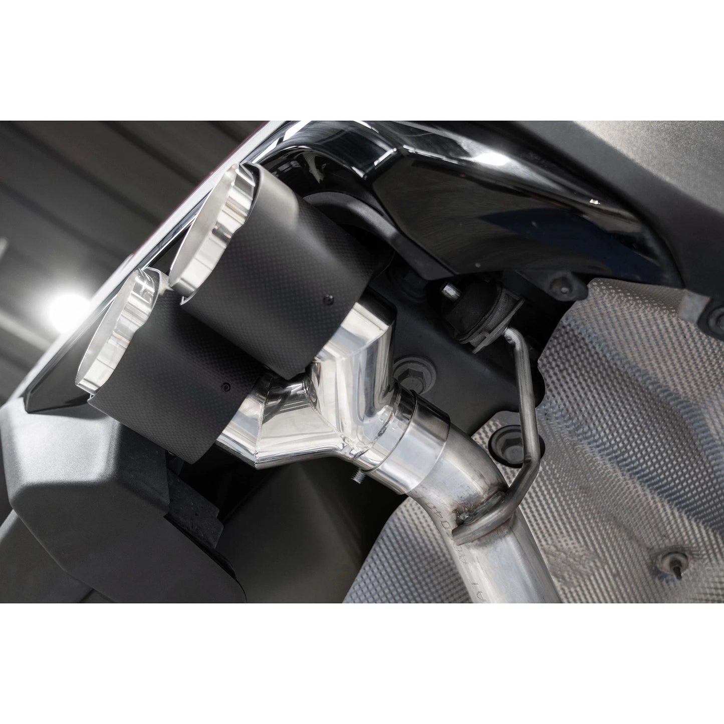 MBRP 2.5in Dual Rear Exit Axle Back w/ Quad CF Tips | Explorer ST 20-21 (S52033CF)