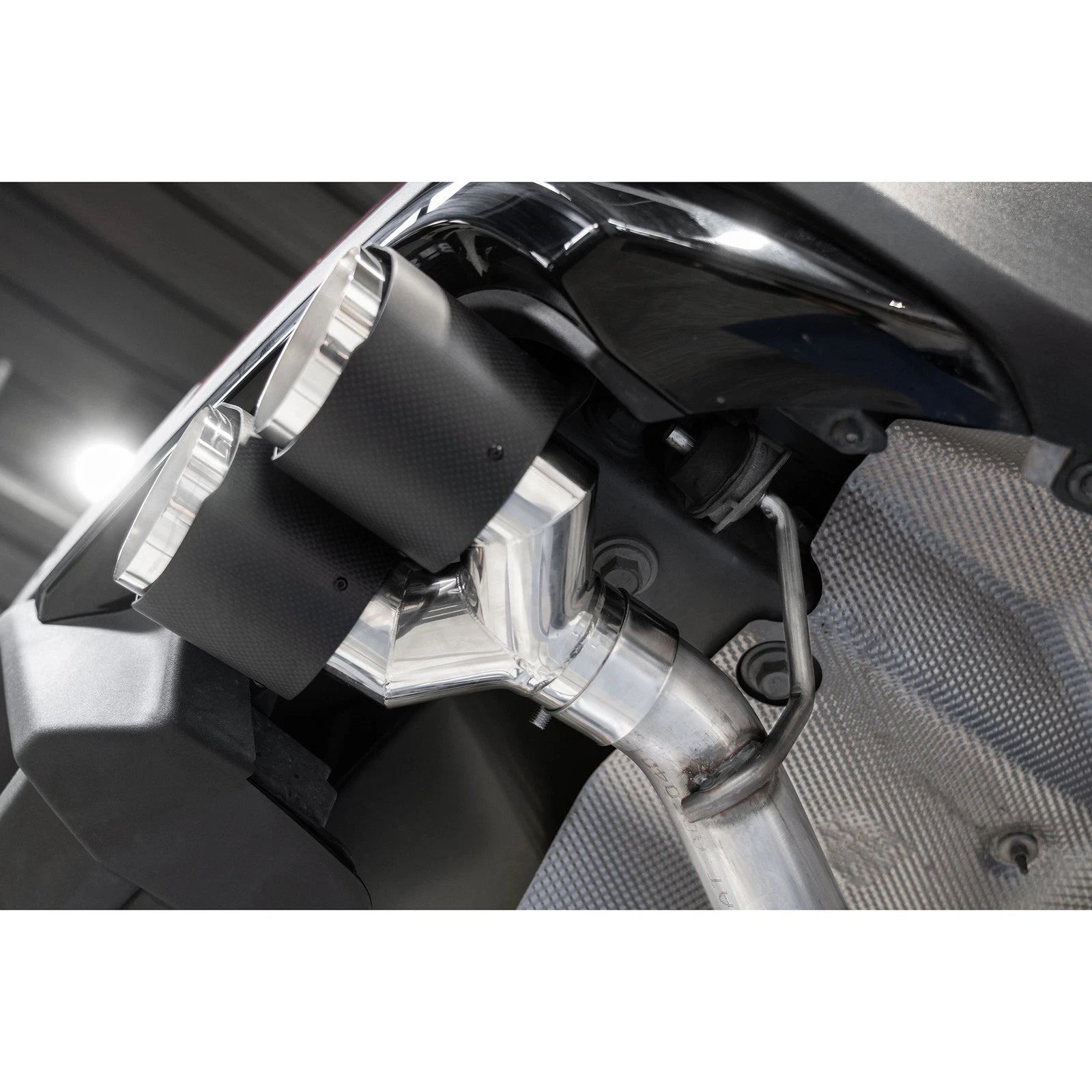 MBRP 2.5in Dual Rear Exit Axle Back w/ Quad CF Tips | Explorer ST 20-21 (S52033CF)