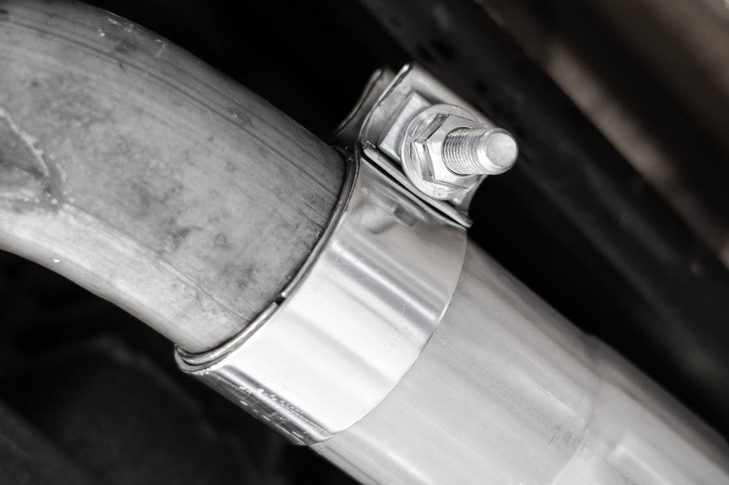 MBRP 2.5" Amor Pro Axle Back Exhaust Quad Rear Exit (Street Profile / Carbon Fiber Tips) - Audi / B8 / SQ5