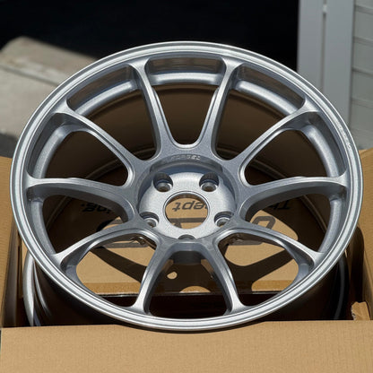 Volk Racing ZE40 M-Spec 18x9.5 +21 5x114.3 Diamond Silver (SET)