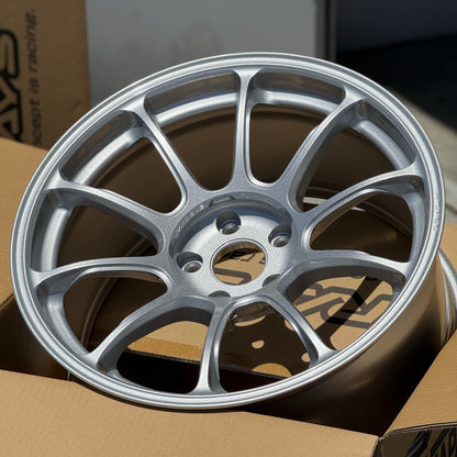 Volk Racing ZE40 M-Spec 18x9.5 +21 5x114.3 Diamond Silver (SET)