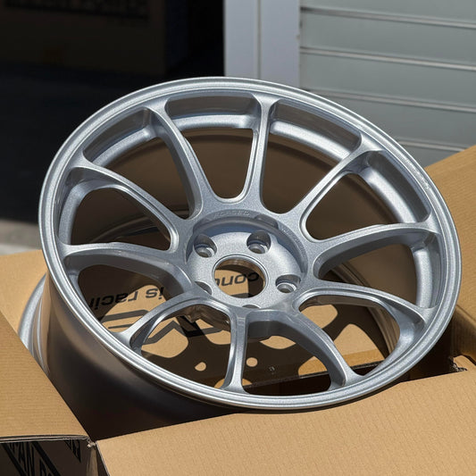 Volk Racing ZE40 M-Spec 18x9.5 +21 5x114.3 Diamond Silver (SET)