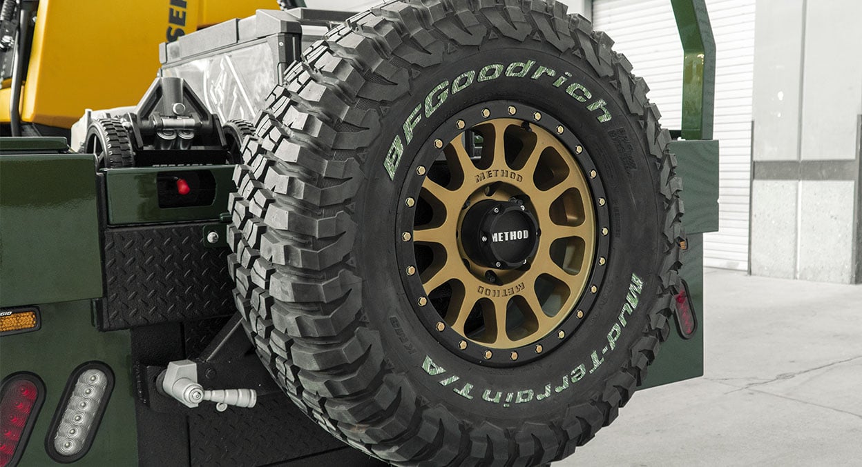 (set of 4) Method MR305-HD NV Bronze - Matte Black Lip | 18x9" +18mm | 8x170mm Wheel