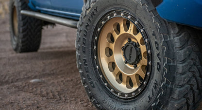 (set of 4) Method MR315 Gold - Black Lip | 17x8.5" +0mm | 6x5.5in Wheel