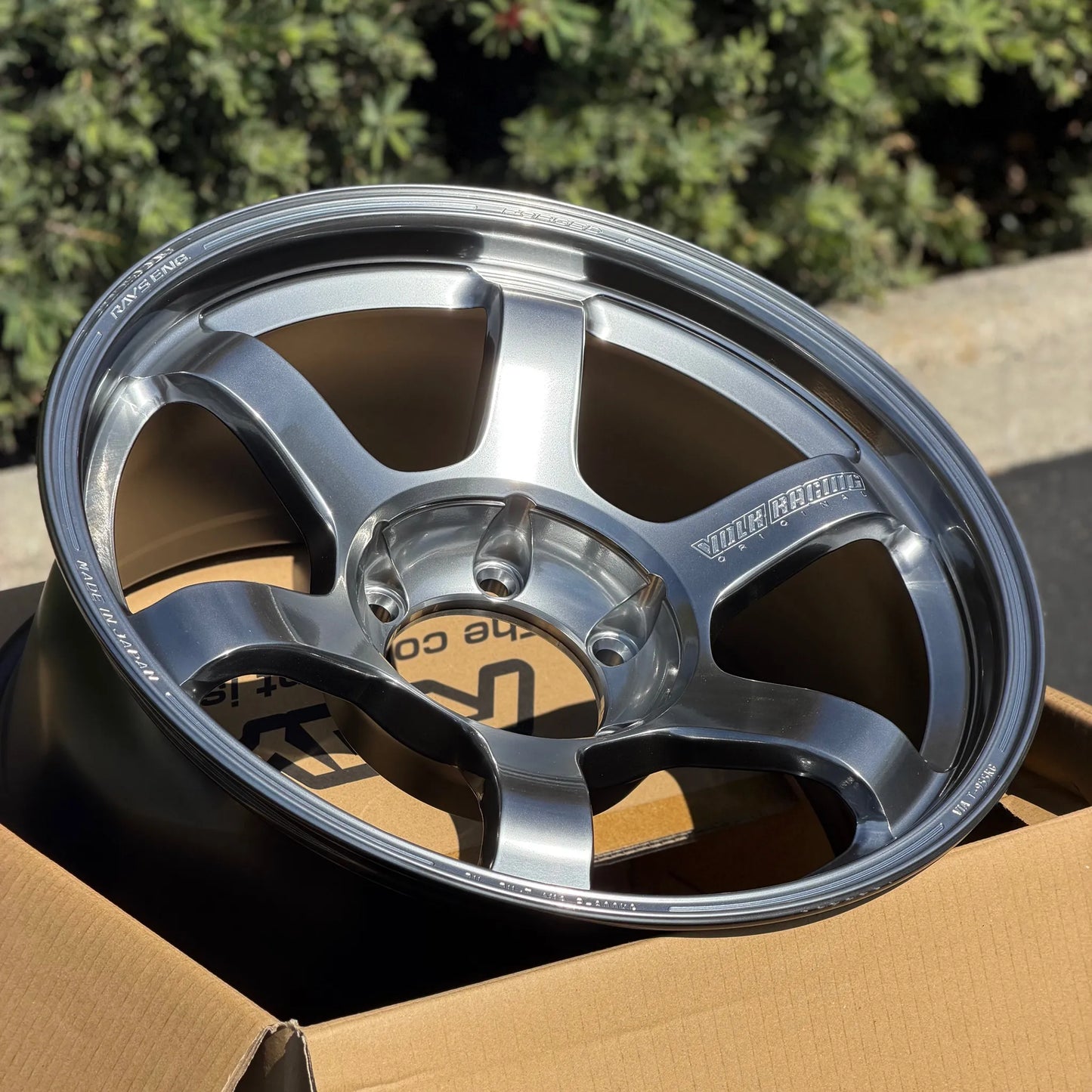 Volk Racing TE37 Large PCD Progressive Model II 18x9 +0 6x139.7 Shining Light Metal (SET)