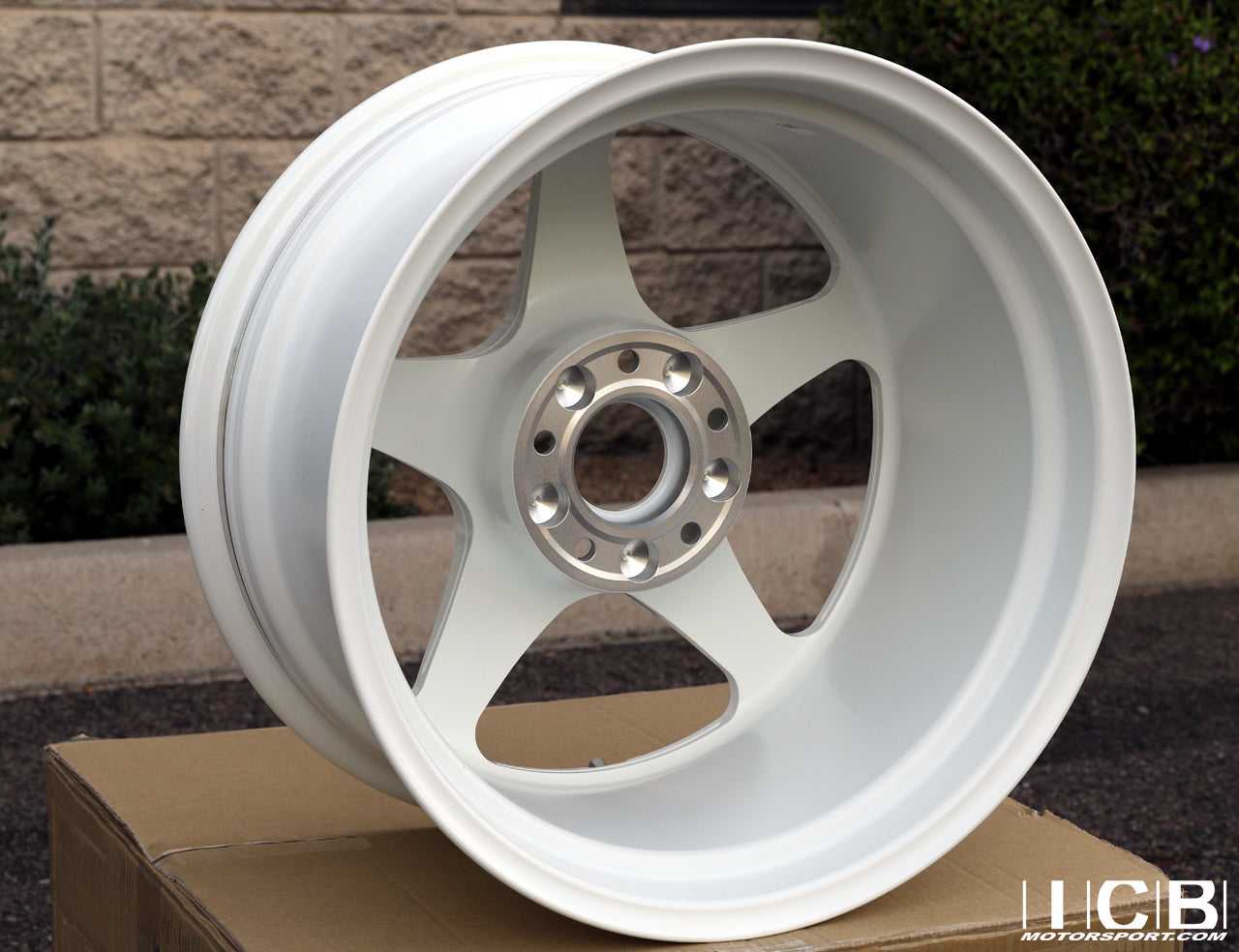 Desmond Regamaster EVO II 17x9.5 +45 5x114.3 Gloss White (SET)