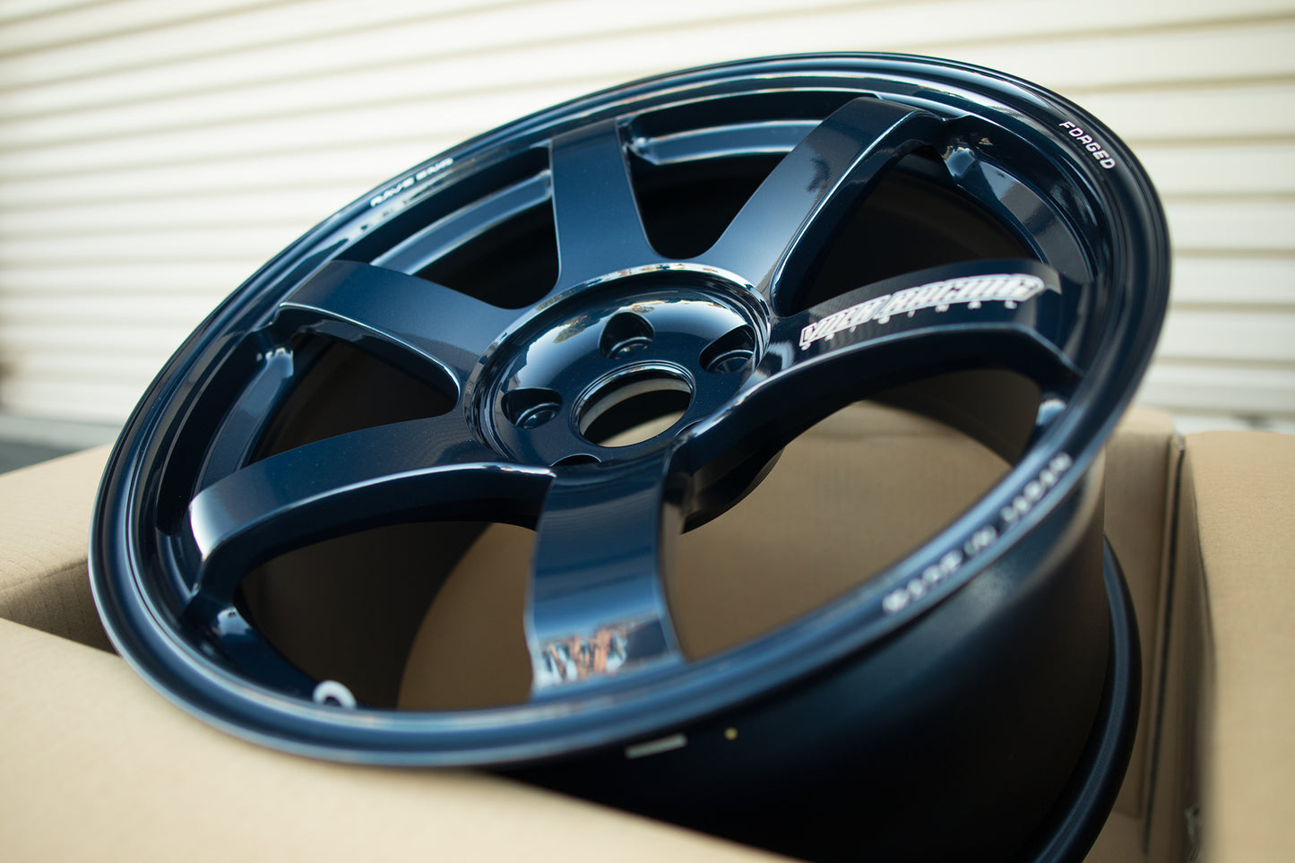 Volk TE37 Saga 18x10 +35 5x114.3 Mag Blue