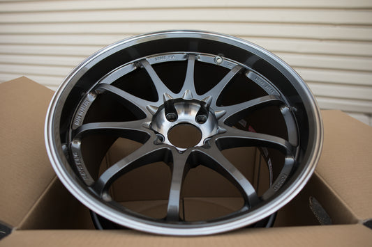 Volk Racing CE28SL 18x10.5 +22 5x114.3 Pressed Graphite (SET)