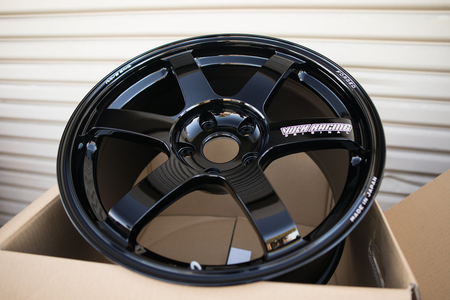 Volk TE37 Saga 18x9.5 +45 5x120 Gloss Black