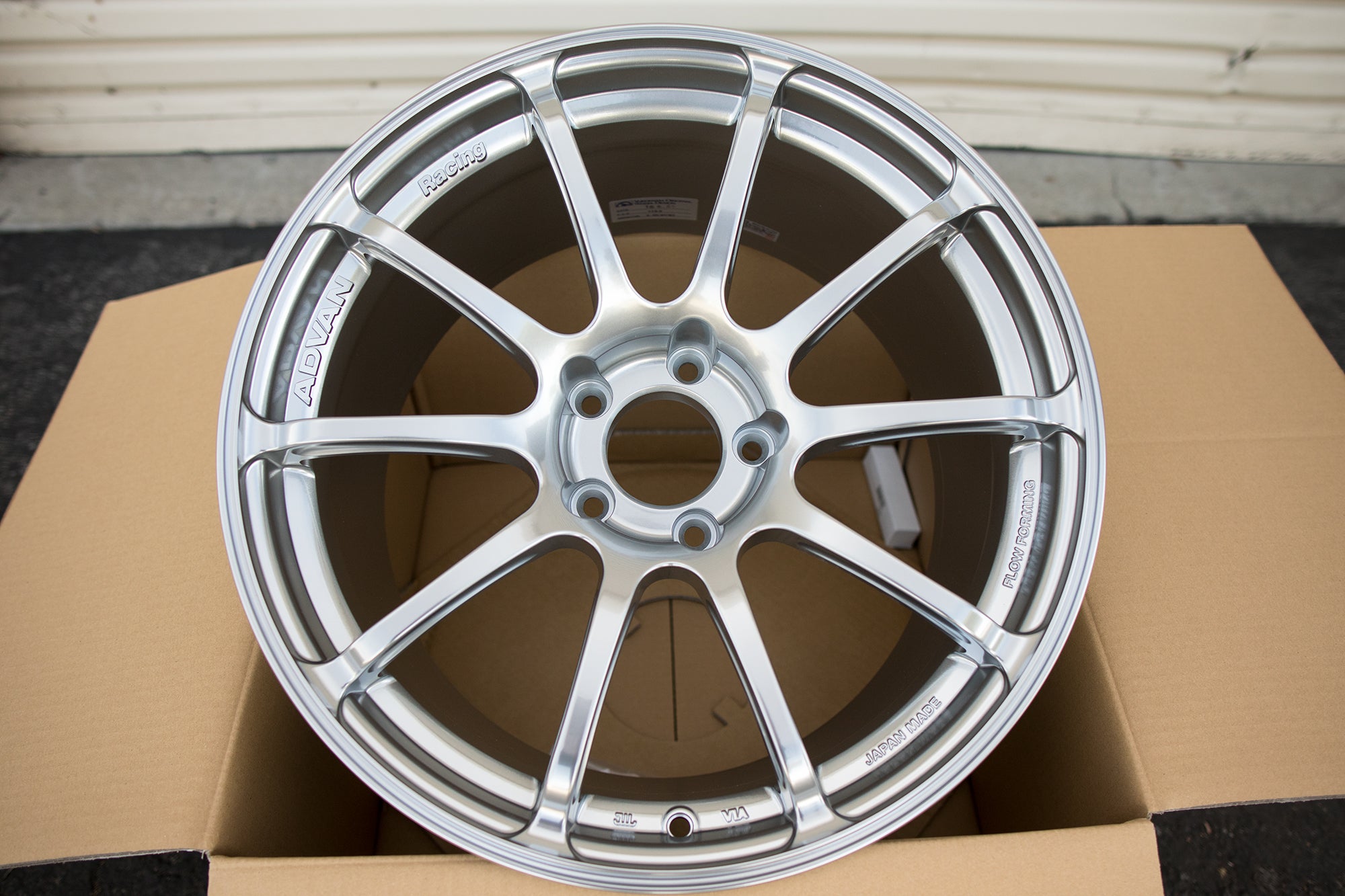 Advan RS II 18x10 +35 5x114.3 Racing Hyper Silver (SET OF 4