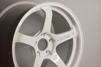 Advan GT Premium 18x9.5 +38 5x120 Racing White (SET)