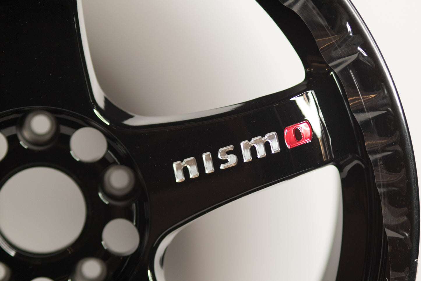 Nismo LMGT4 Omori Spec 18x9.5 +12 5x114.3 Gloss Black (SET)